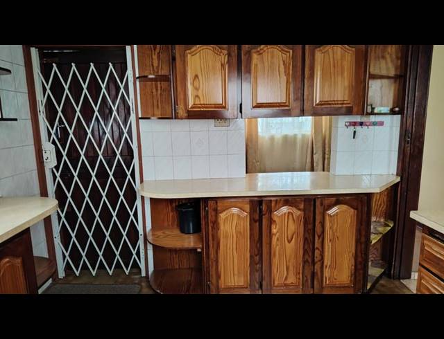 5 BEDROOM HOUSE FOR SALE IN UMHLATHUZANA